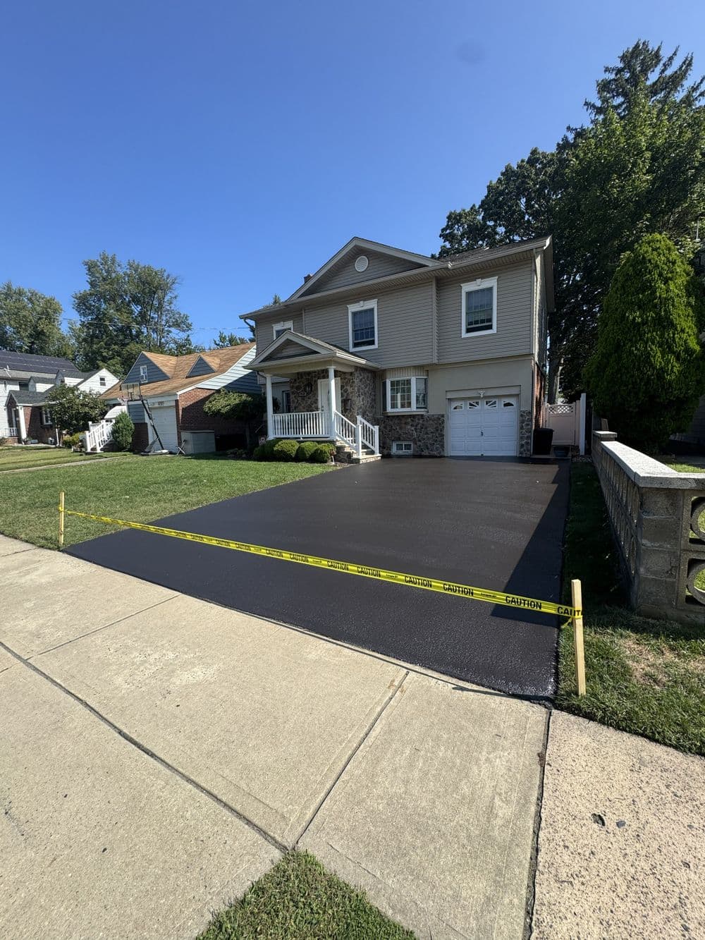 Fairlawn, NJ – Driveway Sealcoating image